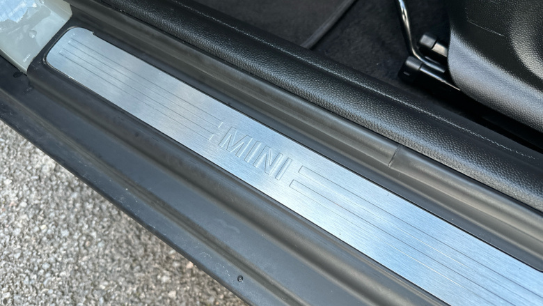 MINI Hatchback 1.5 Cooper Classic 5dr Petrol Hatchback